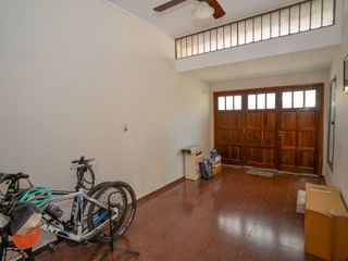 Foto 3 de CASA CON 3 DORMITORIOS A 100 m de Av 7 Jefes!!