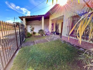 Foto 1 de Casa 4 ambientes en venta en Lomas de Zamora
