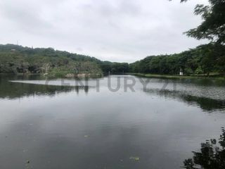 Foto 9 de Casa Rodeada de Naturaleza Privilegiada, Junto al Lago con Seguridad 24/7 P.Cev.