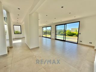Foto 14 de CASA 4 AMB EN VENTA HARAS SANTA MARIA EL MOLINO