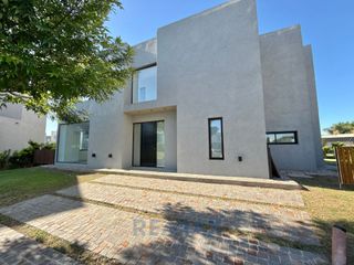 Foto 40 de CASA 4 AMB EN VENTA HARAS SANTA MARIA EL MOLINO