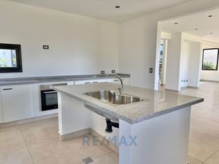 Foto 12 de CASA 4 AMB EN VENTA HARAS SANTA MARIA EL MOLINO