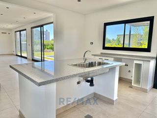 Foto 10 de CASA 4 AMB EN VENTA HARAS SANTA MARIA EL MOLINO