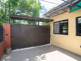 Foto 3 de Casa en venta de 1 dormitorio y cochera en Abasto.