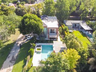 Foto 4 de VENTA CASA 6 AMB CON PILETA EN BARRIO ALAMO ALTO!