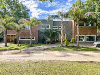 Foto 3 de VENTA CASA 6 AMB CON PILETA EN BARRIO ALAMO ALTO!