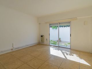 Foto 1 de Venta PH 2 Ambientes patio parrilla Zona Chauvin