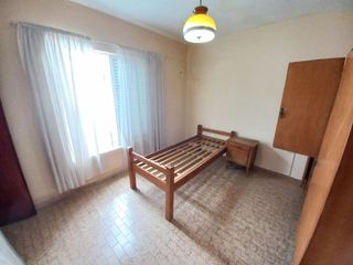 Foto 2 de Casa en venta 2 dormitorios Tolosa cochera parque