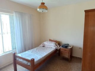 Foto 3 de Casa en venta 2 dormitorios Tolosa cochera parque