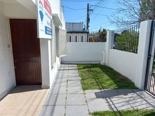 Foto 17 de Casa en venta 2 dormitorios Tolosa cochera parque