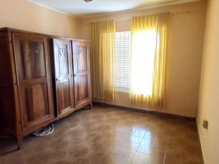 Foto 5 de Casa en venta 2 dormitorios Tolosa cochera parque