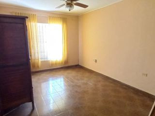Foto 6 de Casa en venta 2 dormitorios Tolosa cochera parque