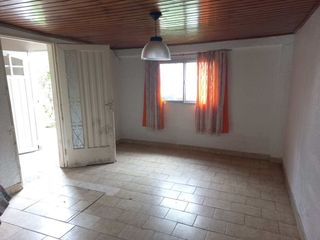 Foto 7 de Casa en venta 2 dormitorios Tolosa cochera parque