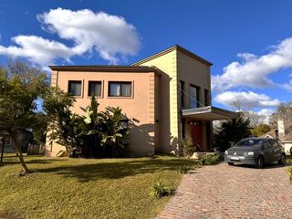Foto 2 de Venta casa de 7 amb en Fincas el Lago Escobar