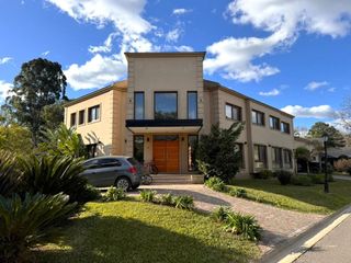 Foto 1 de Venta casa de 7 amb en Fincas el Lago Escobar