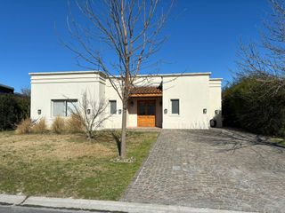 Foto 1 de Casa de una planta en lote interna, Canton Puerto