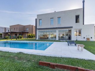 Foto 49 de VENTA CASA 6 AMB AL LAGO PISCINA MUELLE EL CANTON