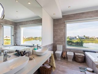 Foto 25 de VENTA CASA 6 AMB AL LAGO PISCINA MUELLE EL CANTON