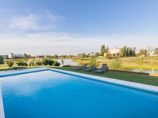 Foto 51 de VENTA CASA 6 AMB AL LAGO PISCINA MUELLE EL CANTON