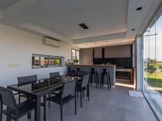 Foto 40 de VENTA CASA 6 AMB AL LAGO PISCINA MUELLE EL CANTON