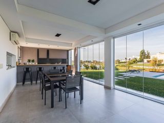 Foto 39 de VENTA CASA 6 AMB AL LAGO PISCINA MUELLE EL CANTON