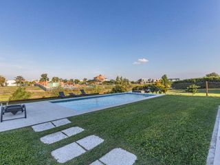 Foto 45 de VENTA CASA 6 AMB AL LAGO PISCINA MUELLE EL CANTON
