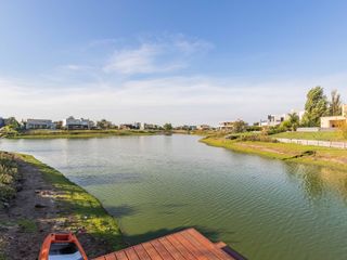 Foto 55 de VENTA CASA 6 AMB AL LAGO PISCINA MUELLE EL CANTON