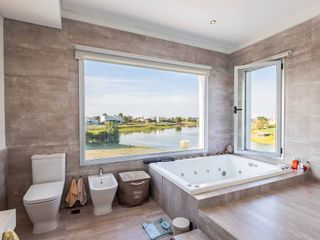 Foto 4 de VENTA CASA 6 AMB AL LAGO PISCINA MUELLE EL CANTON