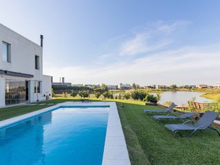 Foto 50 de VENTA CASA 6 AMB AL LAGO PISCINA MUELLE EL CANTON