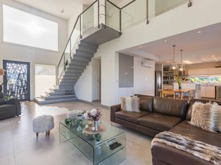 Foto 2 de VENTA CASA 6 AMB AL LAGO PISCINA MUELLE EL CANTON