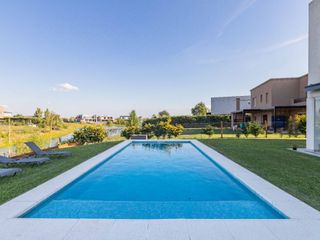 Foto 5 de VENTA CASA 6 AMB AL LAGO PISCINA MUELLE EL CANTON