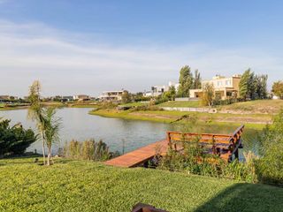Foto 1 de VENTA CASA 6 AMB AL LAGO PISCINA MUELLE EL CANTON