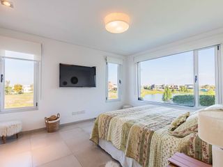 Foto 21 de VENTA CASA 6 AMB AL LAGO PISCINA MUELLE EL CANTON