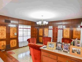 Foto 5 de Casa en venta La Plata con pileta, parque
