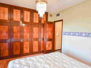 Foto 8 de Casa en venta La Plata con pileta, parque