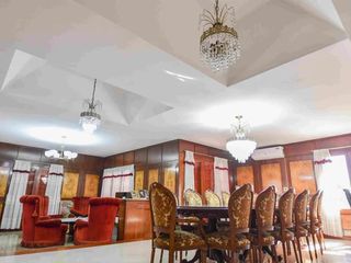 Foto 3 de Casa en venta La Plata con pileta, parque