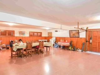 Foto 11 de Casa en venta La Plata con pileta, parque