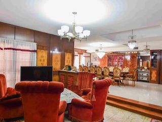 Foto 14 de Casa en venta La Plata con pileta, parque