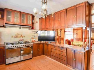 Foto 10 de Casa en venta La Plata con pileta, parque