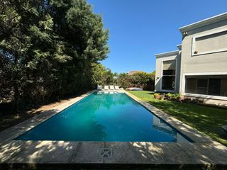 Foto 4 de VENTA CASA SAN LUCAS 6 AMB CON PILETA APTA CREDITO