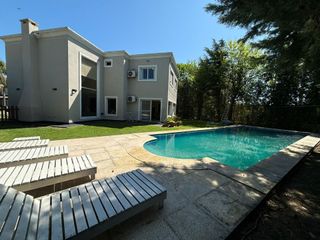 Foto 1 de VENTA CASA SAN LUCAS 6 AMB CON PILETA APTA CREDITO