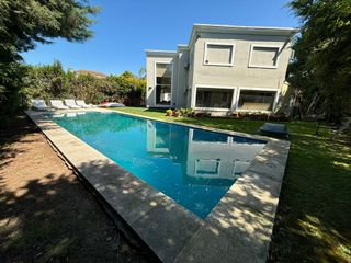Foto 5 de VENTA CASA SAN LUCAS 6 AMB CON PILETA APTA CREDITO
