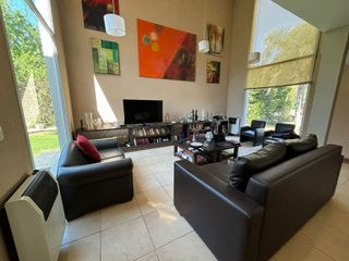 Foto 8 de VENTA CASA SAN LUCAS 6 AMB CON PILETA APTA CREDITO