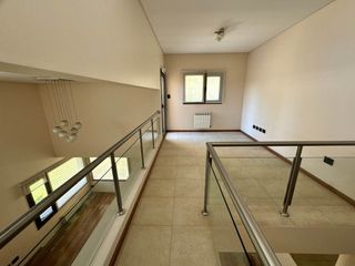 Foto 41 de CASA EN VENTA 5 DORMITORIOS Y QUINCHO
