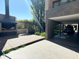 Foto 50 de CASA EN VENTA 5 DORMITORIOS Y QUINCHO