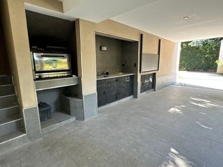Foto 49 de CASA EN VENTA 5 DORMITORIOS Y QUINCHO