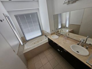 Foto 18 de VENTA CASA AMOBLADA  CARLOS PAZ CON BAJADA AL LAGO