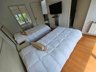 Foto 23 de VENTA CASA AMOBLADA  CARLOS PAZ CON BAJADA AL LAGO