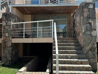 Foto 31 de VENTA CASA AMOBLADA  CARLOS PAZ CON BAJADA AL LAGO