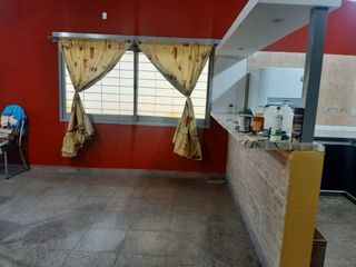 Foto 10 de ALQUILER DE 2 GALPONES CON OFICINAS